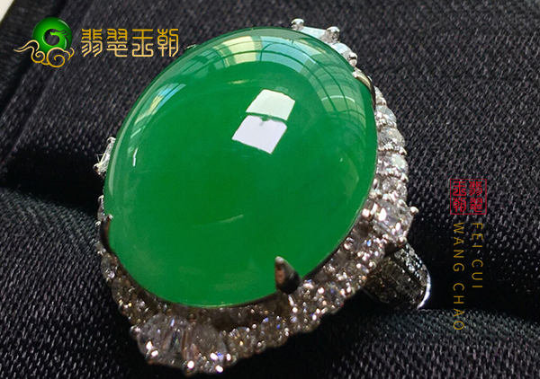 糯冰种满绿翡翠戒面镶嵌戒指如何选购优质的