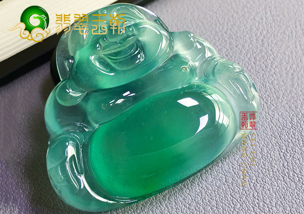 一级冰玻种绿晴水色玉佛翡翠挂件常见的造型