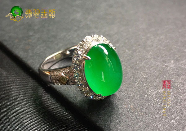 冰种阳绿翡翠戒指镶嵌不用纯金的三个原因