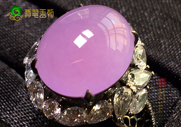 冰种紫罗兰翡翠戒指具备哪些条件才能是昂贵的