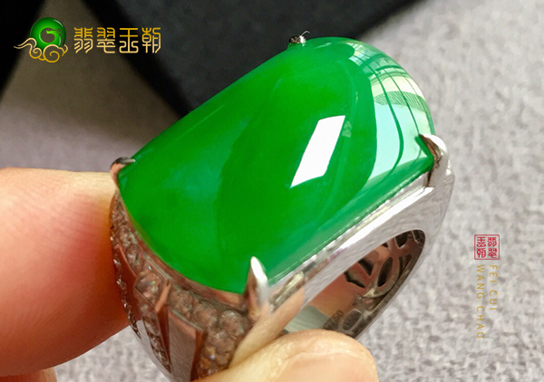 冰种阳绿翡翠马鞍戒指的各种不同款式形状特点